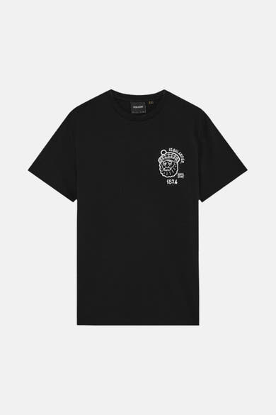 T-shirt à manches courtes noir de LYLE & SCOTT avec un imprimé Highlander blanc.