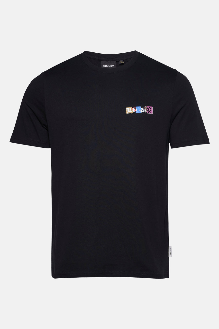 T-shirt à manches courtes noir de LYLE & SCOTT avec motif imprimé sur la poitrine.