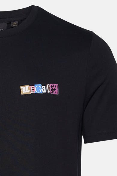 T-shirt à manches courtes noir de Lyle & Scott avec imprimé "Legacy" coloré.