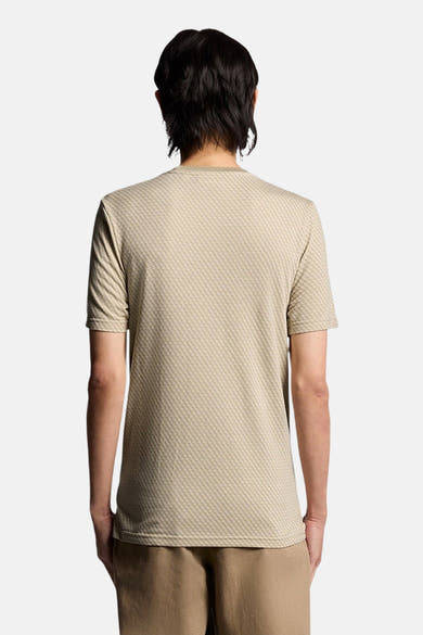 T-shirt beige à manches courtes de LYLE & SCOTT, avec un motif texturé discret.