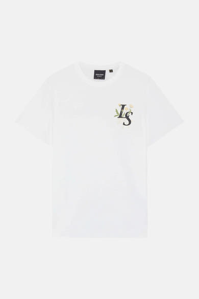Wit T-shirt van LYLE & SCOTT met "LS" bloemenprint op de borst en merklabel in de nek.