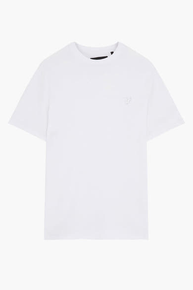 T-shirt blanc à manches courtes de Lyle & Scott, avec un petit logo discret.
