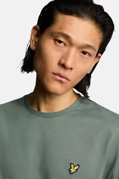 T-shirt kaki à manches courtes de LYLE & SCOTT avec logo brodé sur le devant.