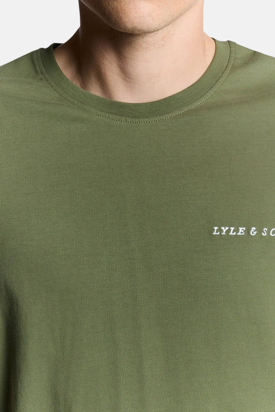 Olijfgroen T-shirt met korte mouwen van Lyle & Scott, met geborduurd logo.