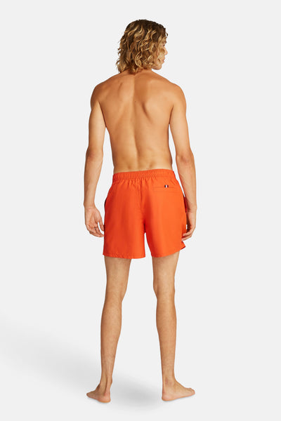 Oranje zwembroek van TOMMY HILFIGER, achterkant, met een klein achterzakje.