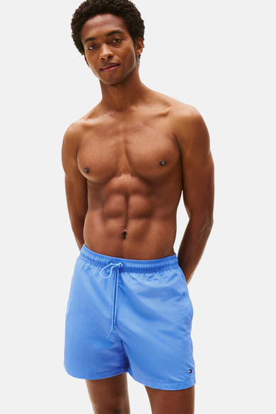 Blauwe zwembroek van TOMMY HILFIGER, met trekkoord en iconisch vlaglogo.