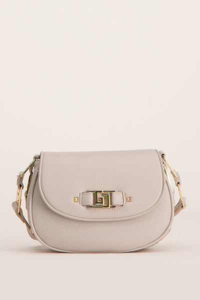 Sac à bandoulière beige de Gaudi Jeans avec fermoir doré et texture grainée.
