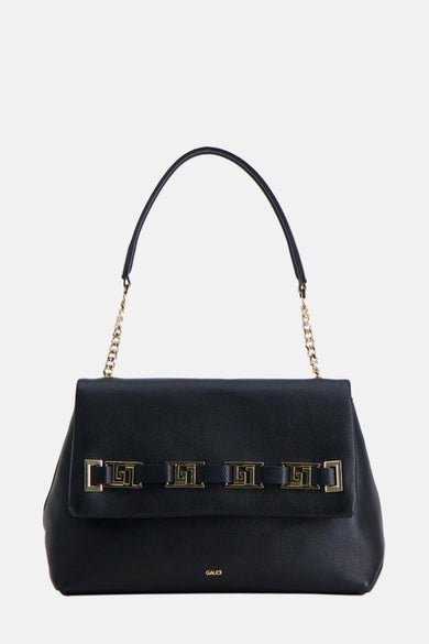 Sac à bandoulière noir en cuir synthétique de Gaudi Jeans, avec fermoir ornementé et bandoulière chaîne dorée.