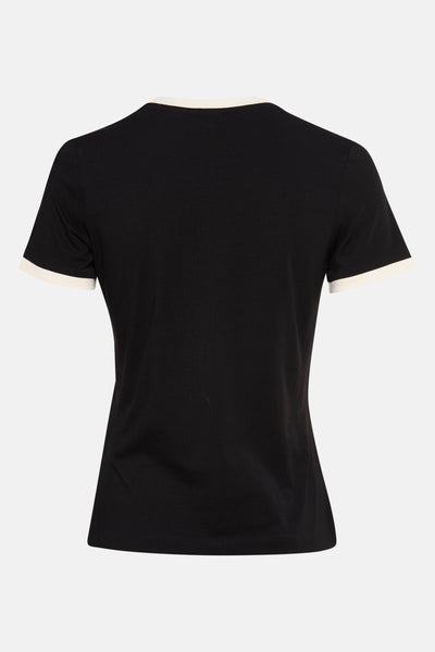 T-shirt noir à manches courtes de Guess, avec garniture blanche au col et aux manches.