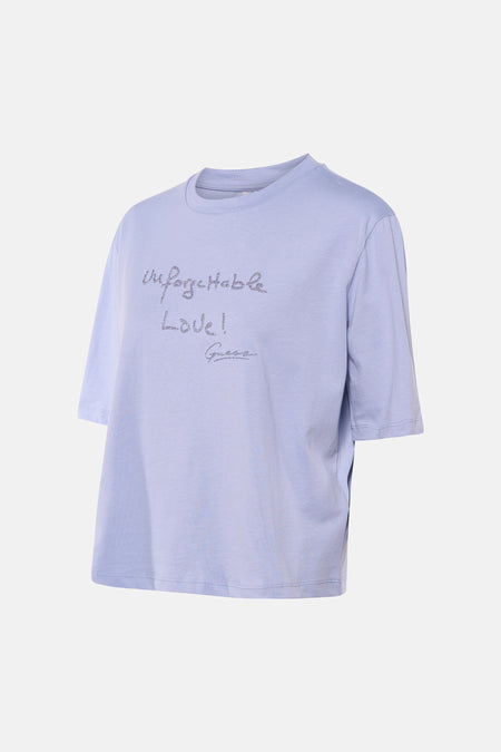 Blauw T-shirt met korte mouwen van Guess met glinsterende opschrift "Unforgettable Love!".