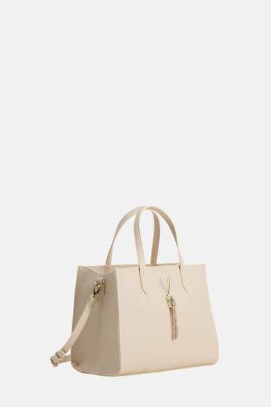 Beige handtas van VALENTINO BAGS met schouderriem en decoratieve bedel.