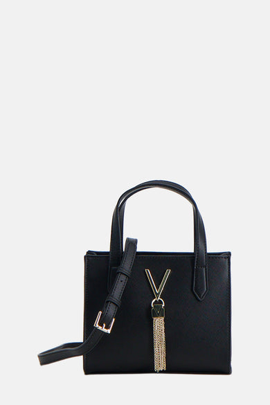 Zwarte VALENTINO BAGS schoudertas met gouden logo en gouden kettingfranjes.