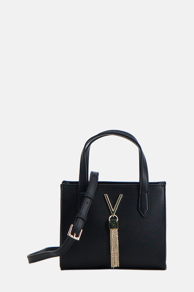 Zwarte VALENTINO BAGS schoudertas met gouden logo en gouden kettingfranjes.