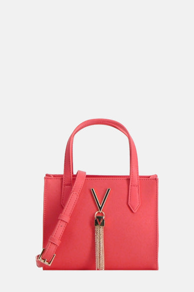 Roze schoudertas van VALENTINO BAGS met handvatten, op een lichte achtergrond.