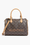 Sac à main multicolore de VALENTINO BAGS, orné d'un motif de logo répété et doté d'une bandoulière.
