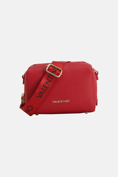 Sac bandoulière rouge de VALENTINO BAGS, avec bandoulière à logo contrastant, texture grainée et finitions dorées.

