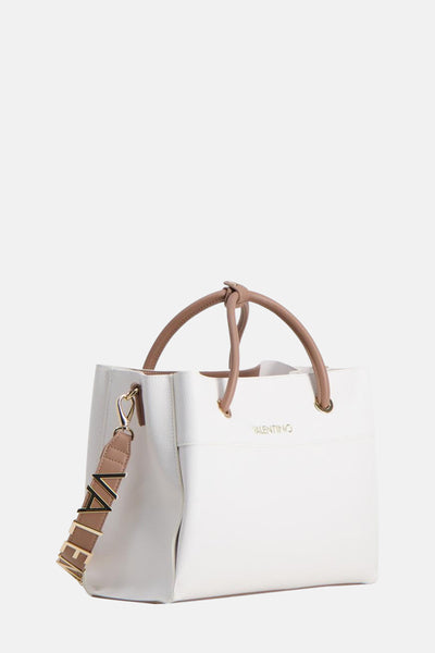 Witte handtas van VALENTINO BAGS met schouderriem met gouden merkletters.