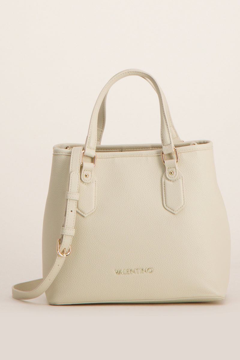 Sac à main écru de VALENTINO BAGS, avec des poignées et une bandoulière, sur un fond neutre.