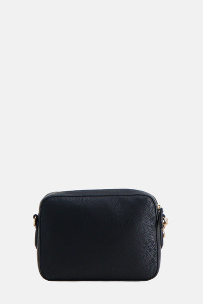 Zwarte schoudertas van VALENTINO BAGS, met een generfde textuur en gouden details.