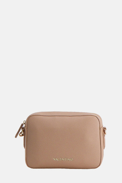 Sac à bandoulière beige de Valentino Bags avec une texture grainée et une fermeture éclair dorée.
