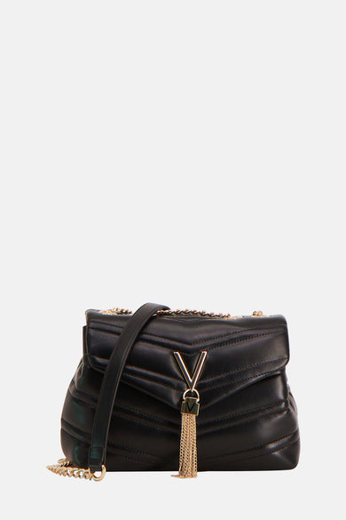 Sac à bandoulière noir de VALENTINO BAGS avec une bandoulière chaîne dorée et une pampille décorative.