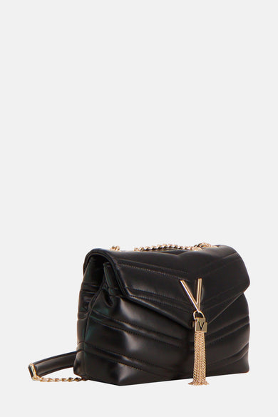 Zwarte VALENTINO BAGS schoudertas met doorgestikte details en gouden ketting.