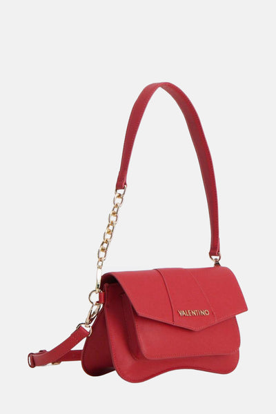 Sac à bandoulière rouge de VALENTINO BAGS avec une bandoulière en chaîne dorée et fermeture à rabat.