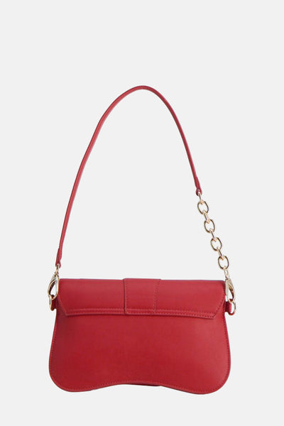 Sac à bandoulière rouge de VALENTINO BAGS avec une bandoulière en chaîne dorée, vue arrière.