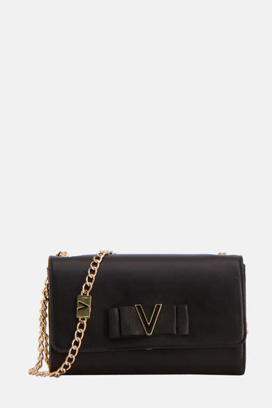 Sac à bandoulière noir par Valentino Bags avec chaîne dorée et logo en V décoratif.
