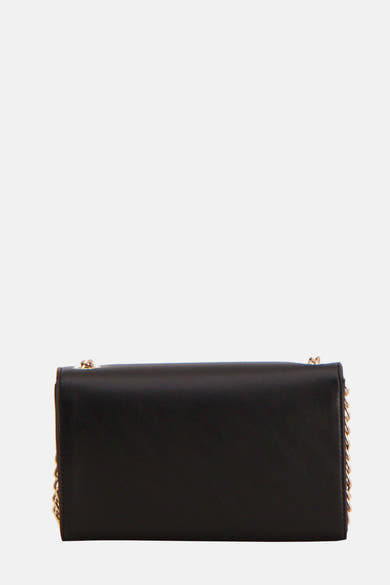 Zwarte schoudertas van VALENTINO BAGS met een zichtbare gouden kettingriem op de achtergrond.