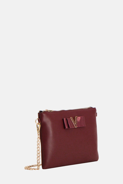 Sac à bandoulière bordeaux de VALENTINO BAGS avec une bandoulière chaîne dorée et un logo en forme de V.
