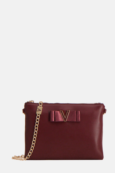 Sac à bandoulière bordeaux de VALENTINO BAGS avec chaîne dorée et orné d'un nœud avec le logo.
