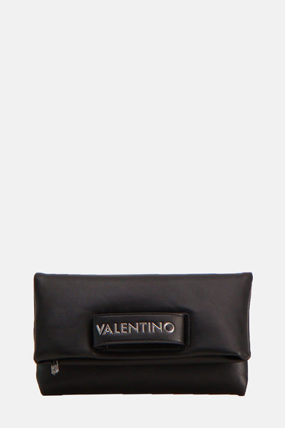 Sac à bandoulière noir de Valentino Bags, avec logo argenté en relief sur le devant.