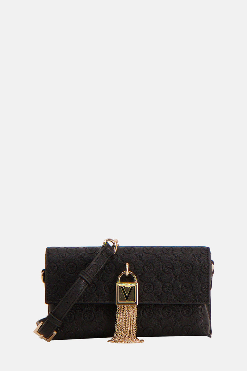 Sac à bandoulière noir de VALENTINO BAGS, avec motif en relief et breloque dorée à franges.