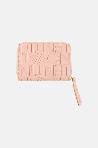 Roze portemonnee van VALENTINO BAGS, met een reliëfpatroon van de merknaam en een ritssluiting.
