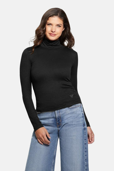 Zwart T-shirt met lange mouwen van Guess, gedragen met een blauwe jeans met hoge taille.
