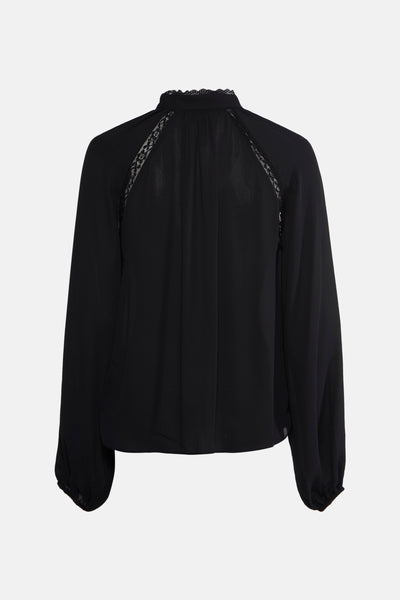 Zwarte blouse met lange mouwen van Guess, met kanten details bij de kraag en schouders, achterzicht.