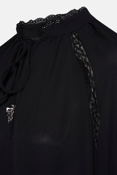 Zwarte blouse met lange mouwen van Guess, met kanten bies en decoratief trekkoord.