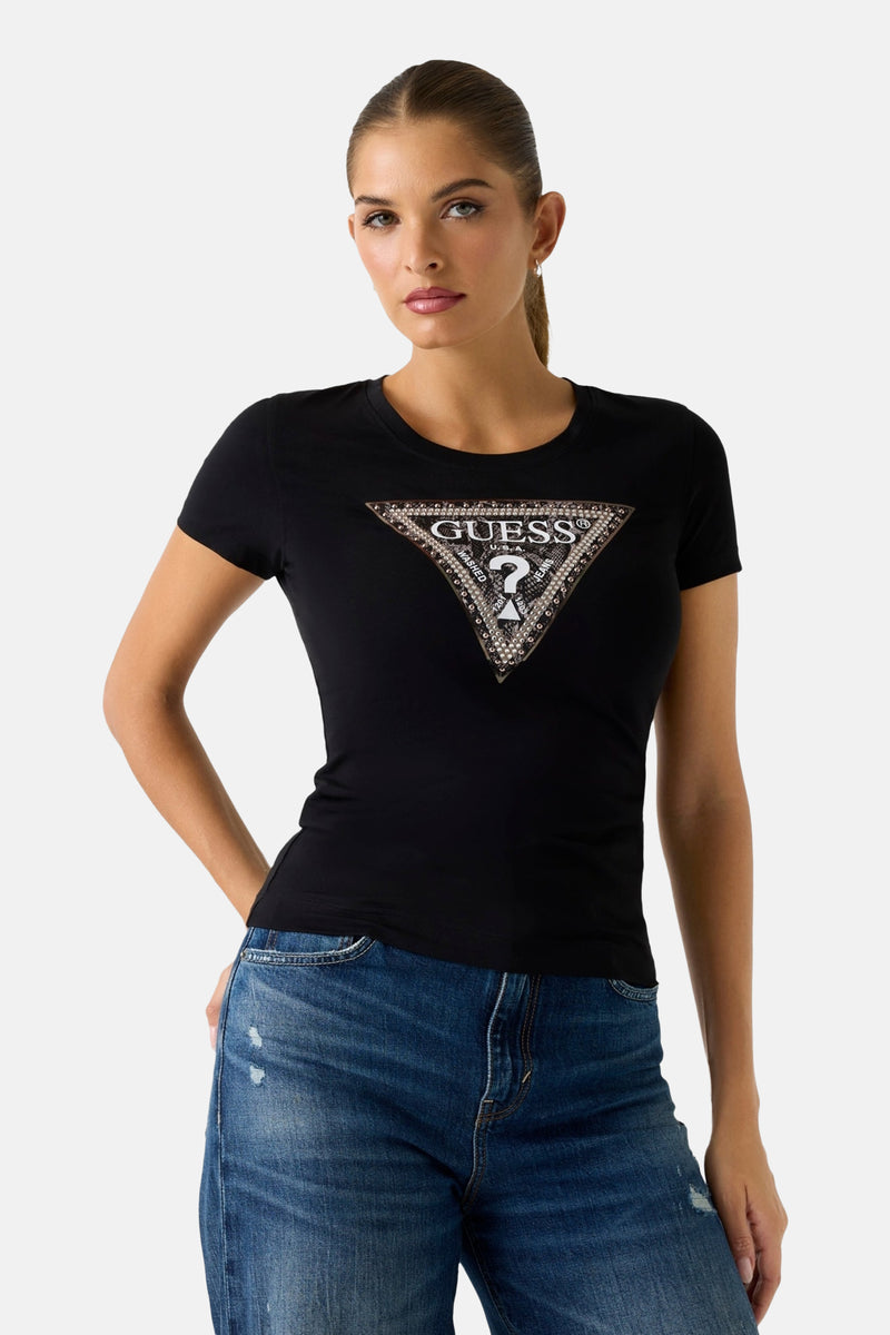 Zwarte top met korte mouwen van Guess, gedragen met een blauwe jeans met hoge taille.