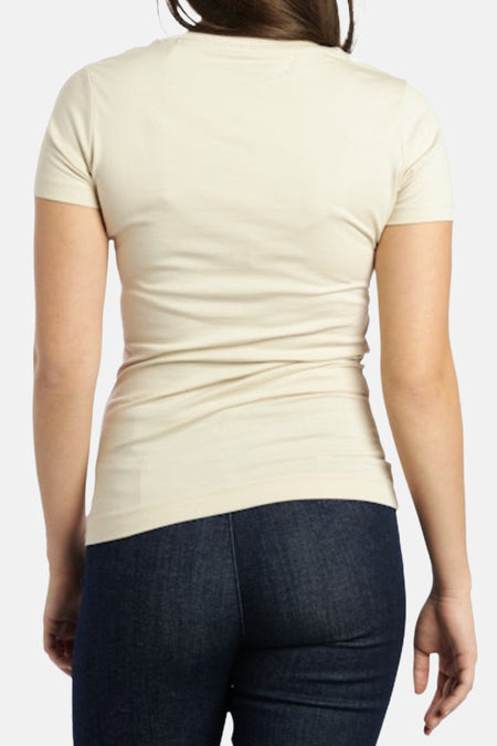 Ecru T-shirt met korte mouwen van Guess, met een effen stof en gedragen met een donkere spijkerbroek, achterzicht.