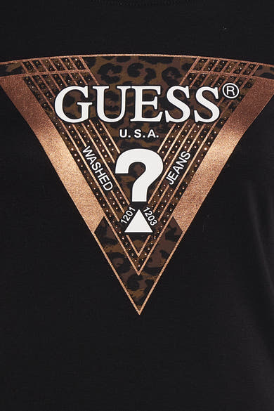 T-shirt à manches longues noir de Guess avec imprimé léopard et logo triangulaire.