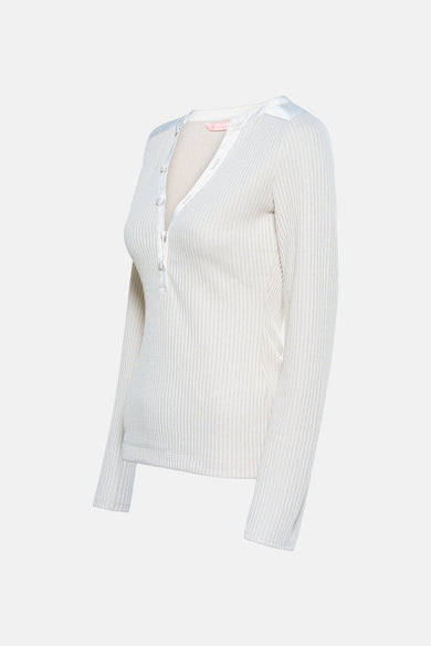 Beige T-shirt met lange mouwen van Guess, in geribbelde stof met knoopsluiting en satijnen afwerkingen.