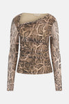 Bruin T-shirt met lange mouwen van Guess, slangenprint met gedrapeerde asymmetrische halslijn.