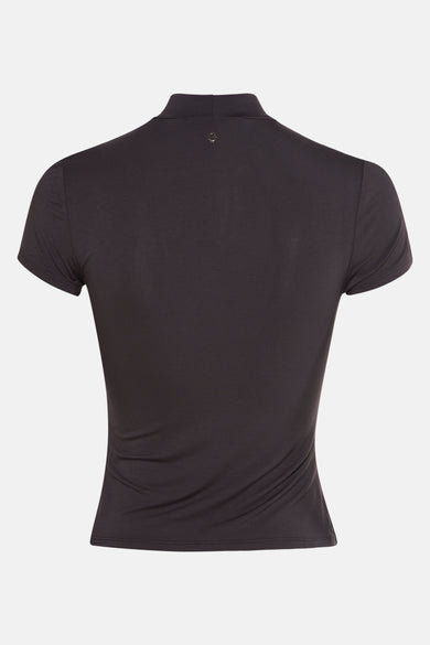 T-shirt à manches courtes brun de Guess, avec col montant et logo discret au dos.