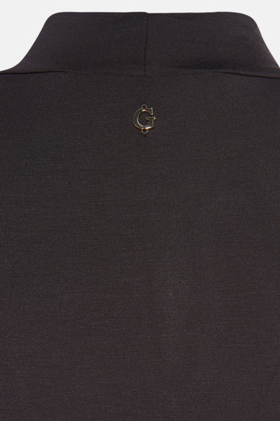 T-shirt à manches courtes marron de Guess avec un logo métallique sur l'arrière du col.