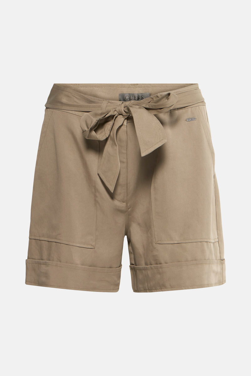Short kaki de Guess, avec ceinture à nouer et revers sur le bas.