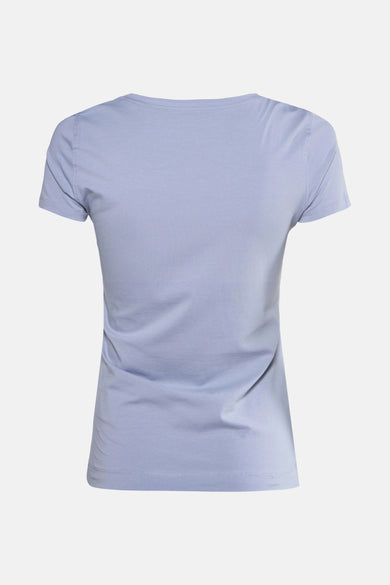 Blauw T-shirt met korte mouwen van Guess, achterkant, op een effen witte achtergrond.