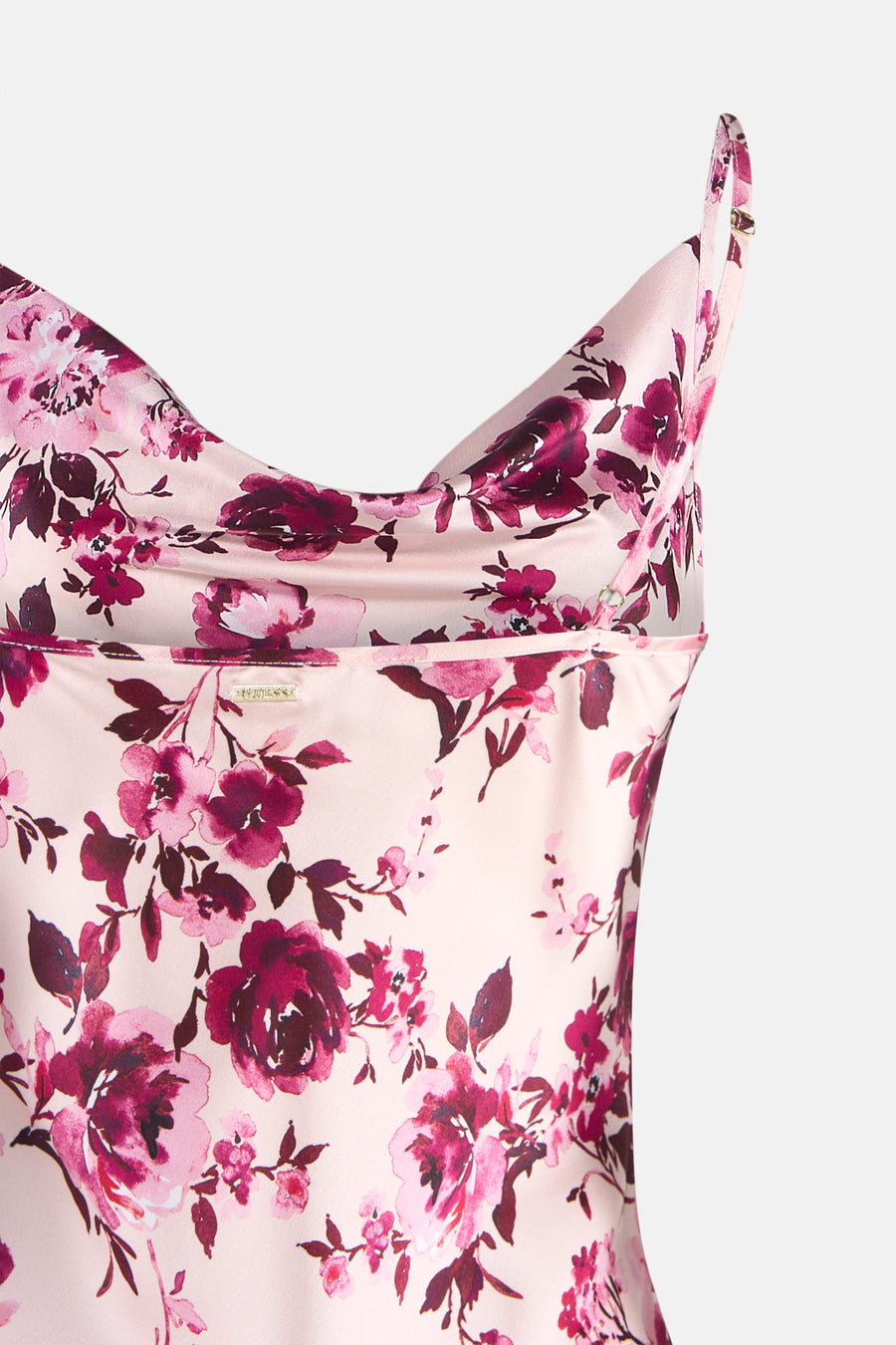 Multikleuren jurk van Guess, met een rood en roze bloemenpatroon, en een dun bandje.