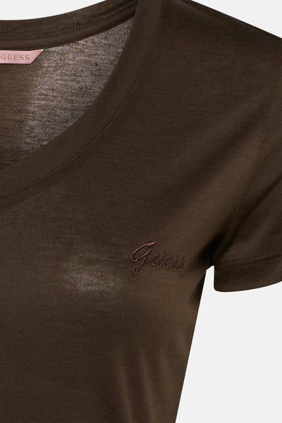 T-shirt brun à manches courtes de Guess, avec le logo brodé sur le devant.