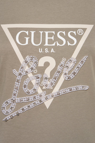 T-shirt kaki à manches courtes de Guess avec logo triangulaire et inscription perlée.
